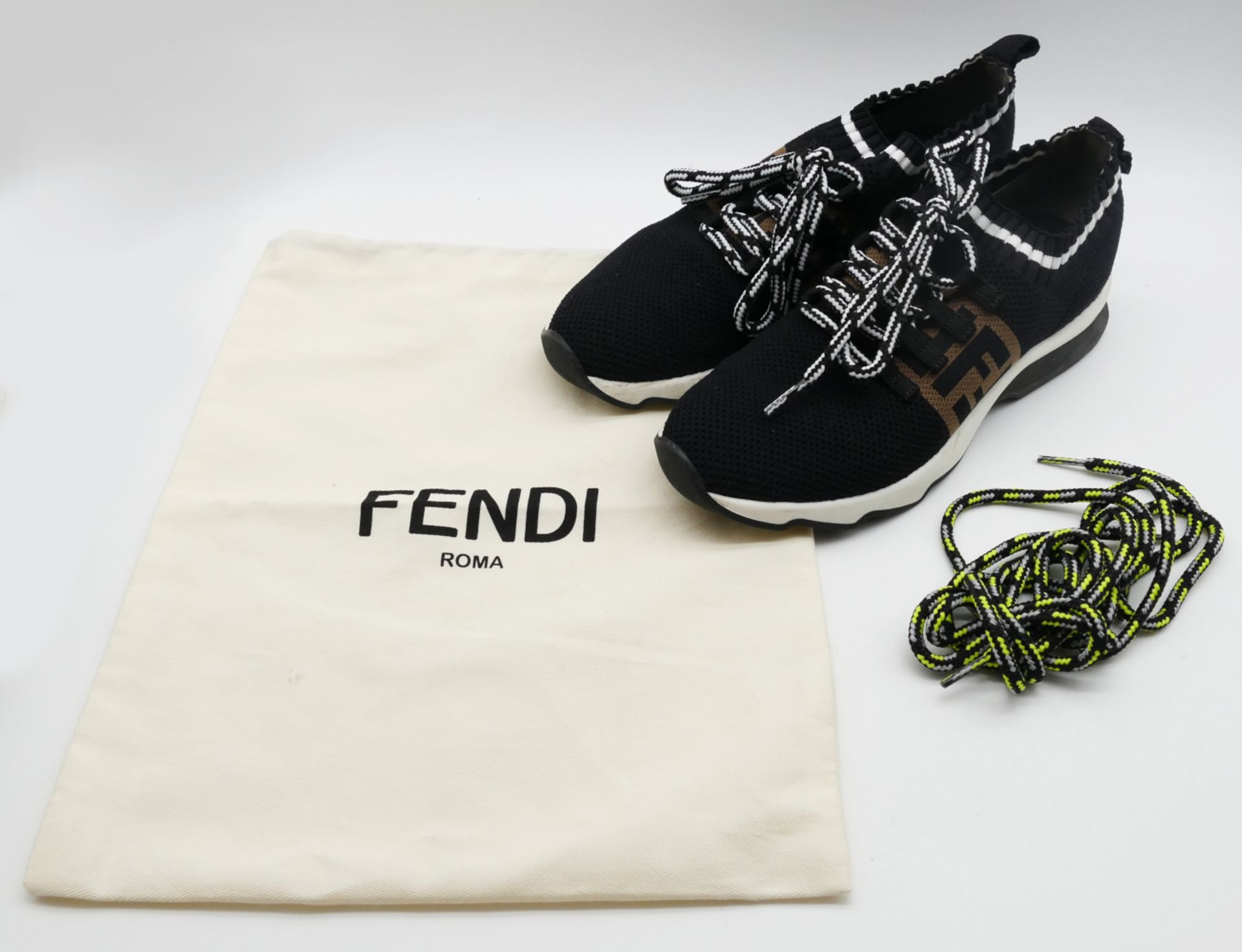 1 Paar Sneaker FENDI, Gr. 36, mit Ersatz-Schnürriemen und Staubbeutel, Tsp.