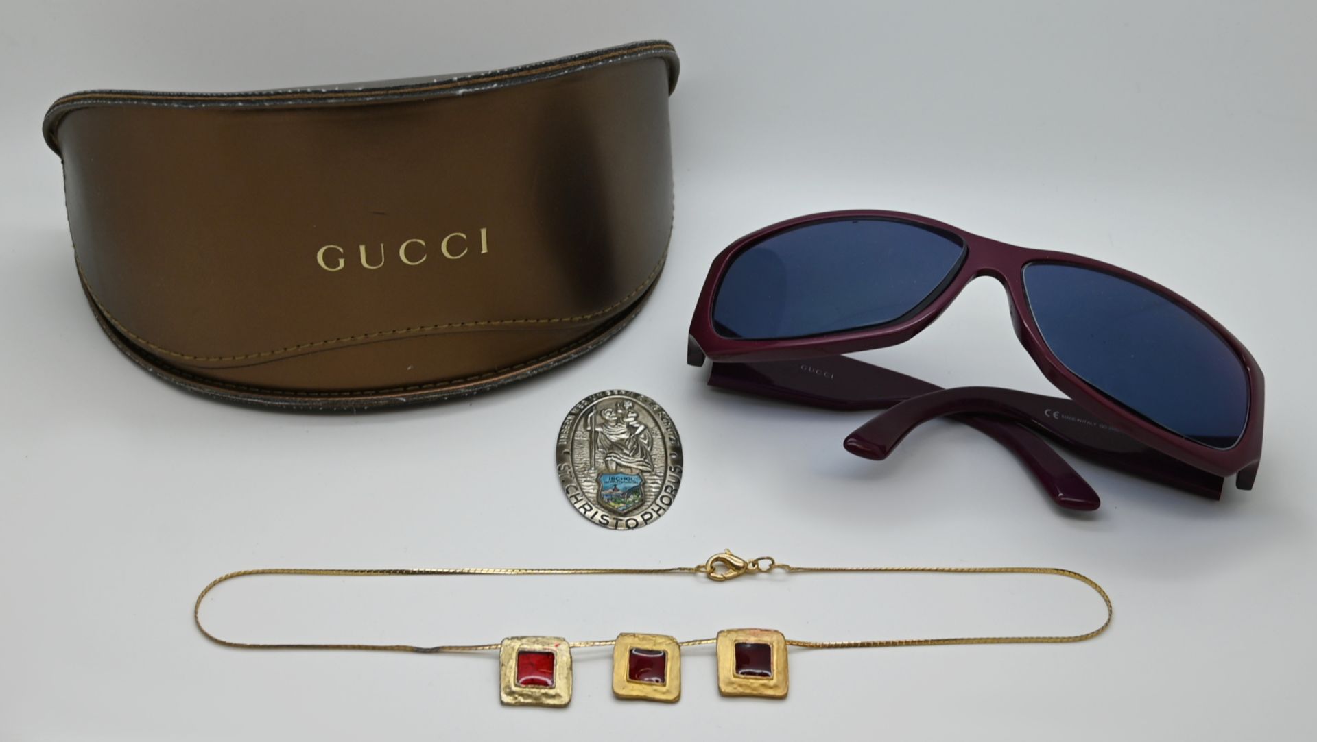 1 Sonnenbrille GUCCI, lila, mit Gläsern mit Stärke, Originalschatulle, 1 Modekette, 1 Andenken "Isch