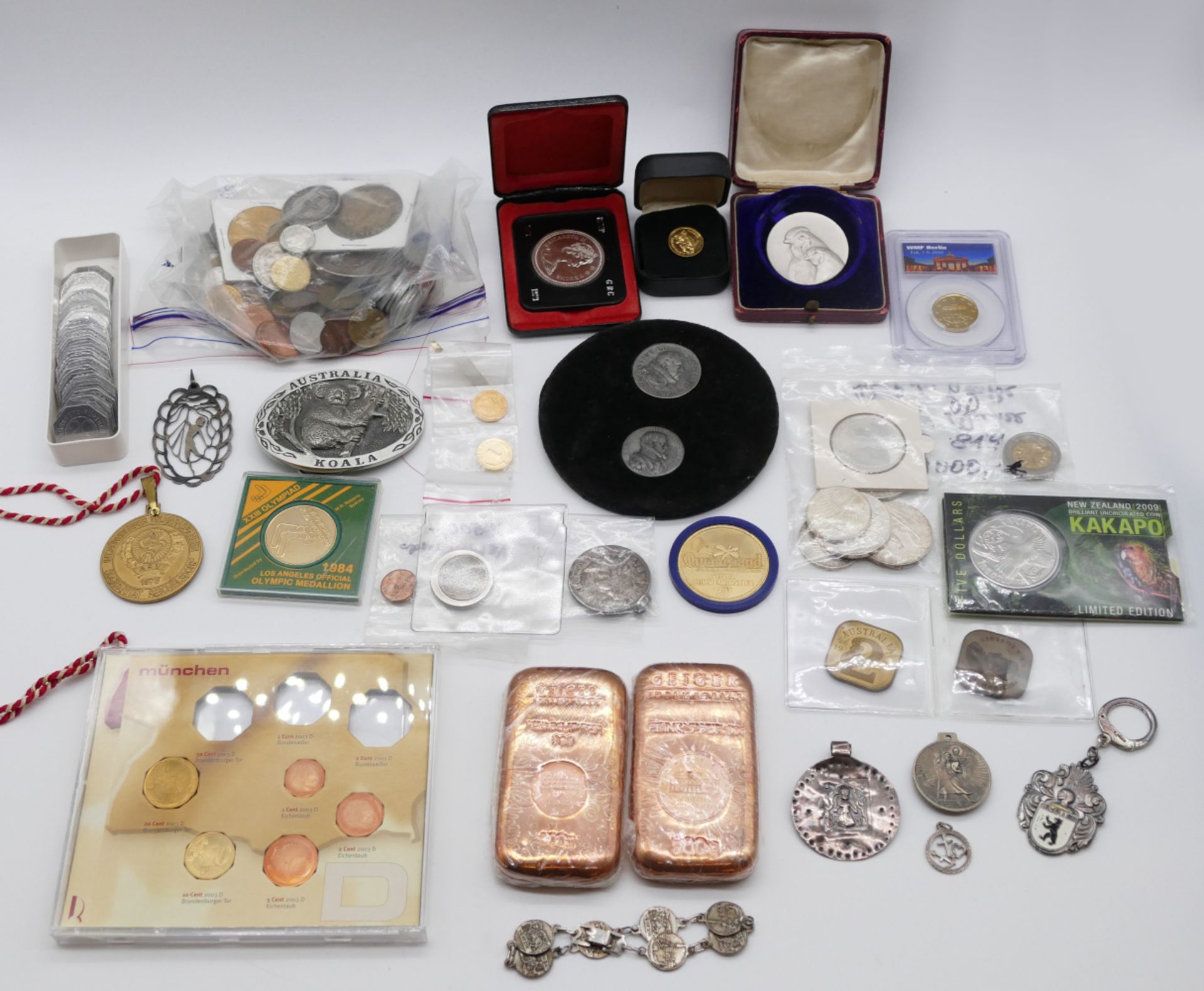 1 Konv. Münzen/Medaillen u.a.: Silber/Metall u.a., BRD 5/10 DM, Kanada, Australien, Euros in Münzen,