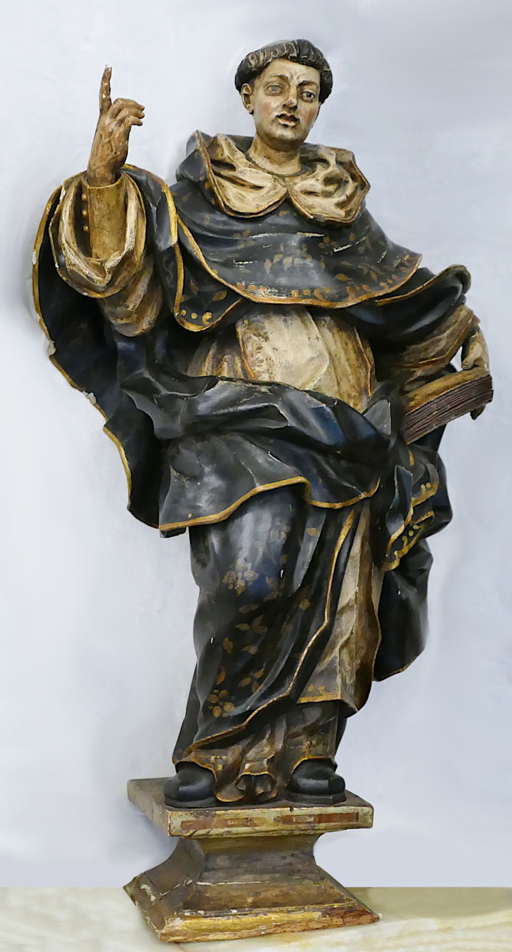 1 Figur Holz/Stuck wohl 18. Jh. "Heiliger Dominikus" lt. EL original polychrom gefasst, goldstaffier