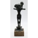 1 Figur wohl Bronze "Mann mit Widder", unsign., H mit Sockel 21cm, Asp.