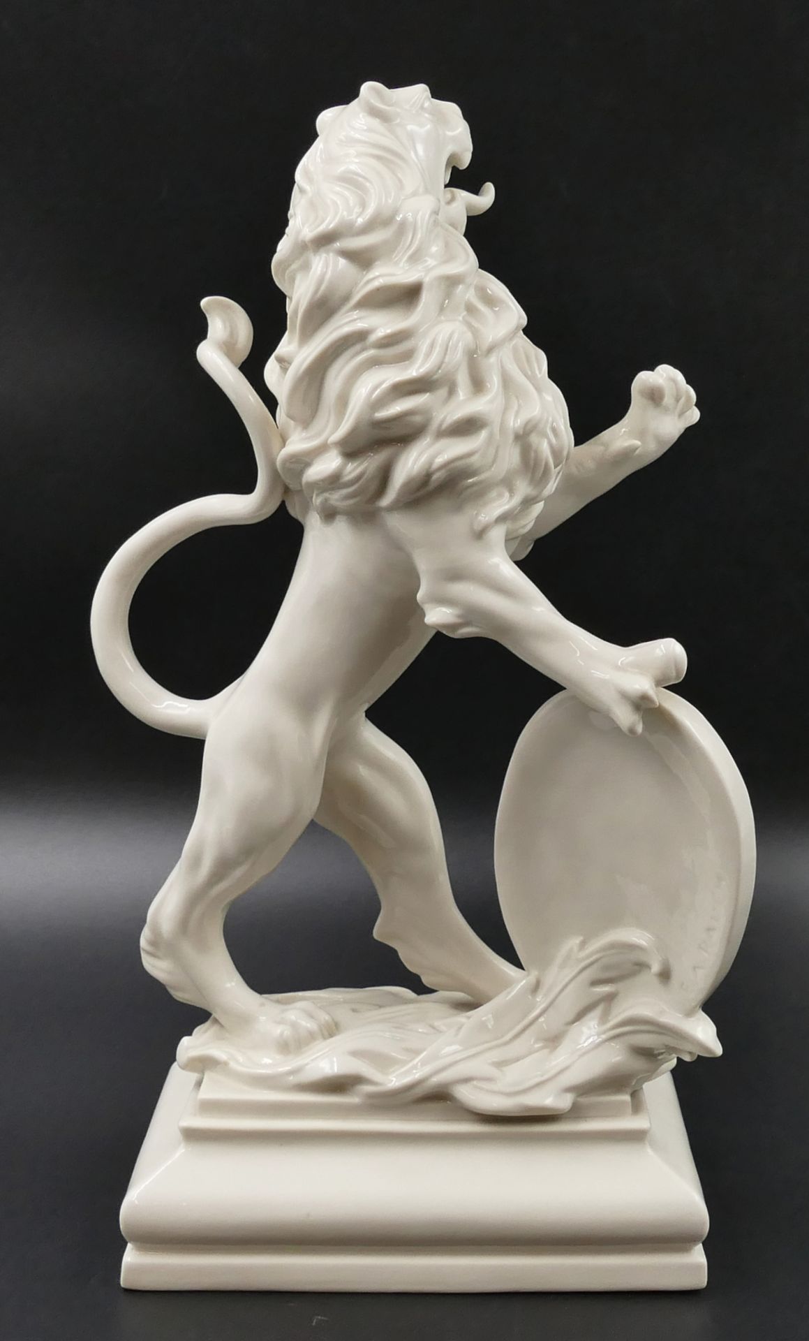 1 Porzellanfigur NYMPHENBURG "Heraldischer Löwe" Entwurf: Ernst Andreas RAUCH (wohl 1901-1990), Mod - Image 3 of 6