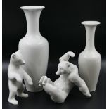 7 Teile Porzellan/Keramik: 2 Vasen bis H ca. 34cm und 2 Figuren "Bären" je KPM weiß; 3 Wandteller je
