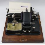 1 Typenwalz-Schreibmaschine AEG "Mignon" wohl "Modell 4" von 1923 bis 1933, ca. B 30cm, mit Transpor