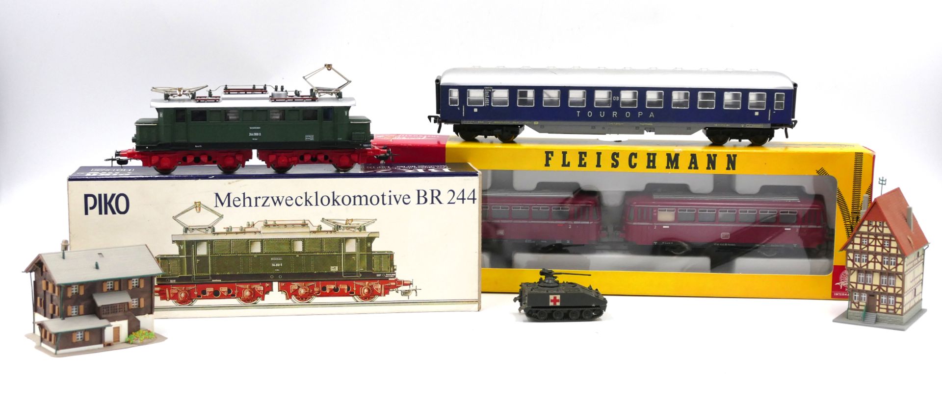 1 Konv. Modelleisenbahn ROCO, PIKO, FLEISCHMANN, SACHSENMODELLE, u.a. je Spur H0: 3 Lokomotiven, 1 S