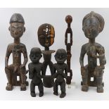 12 afrikanische Holzfiguren versch. Größen und Provenienzen z.B. 1 Baluba-Häuptlingsfigur (Kongo) lt