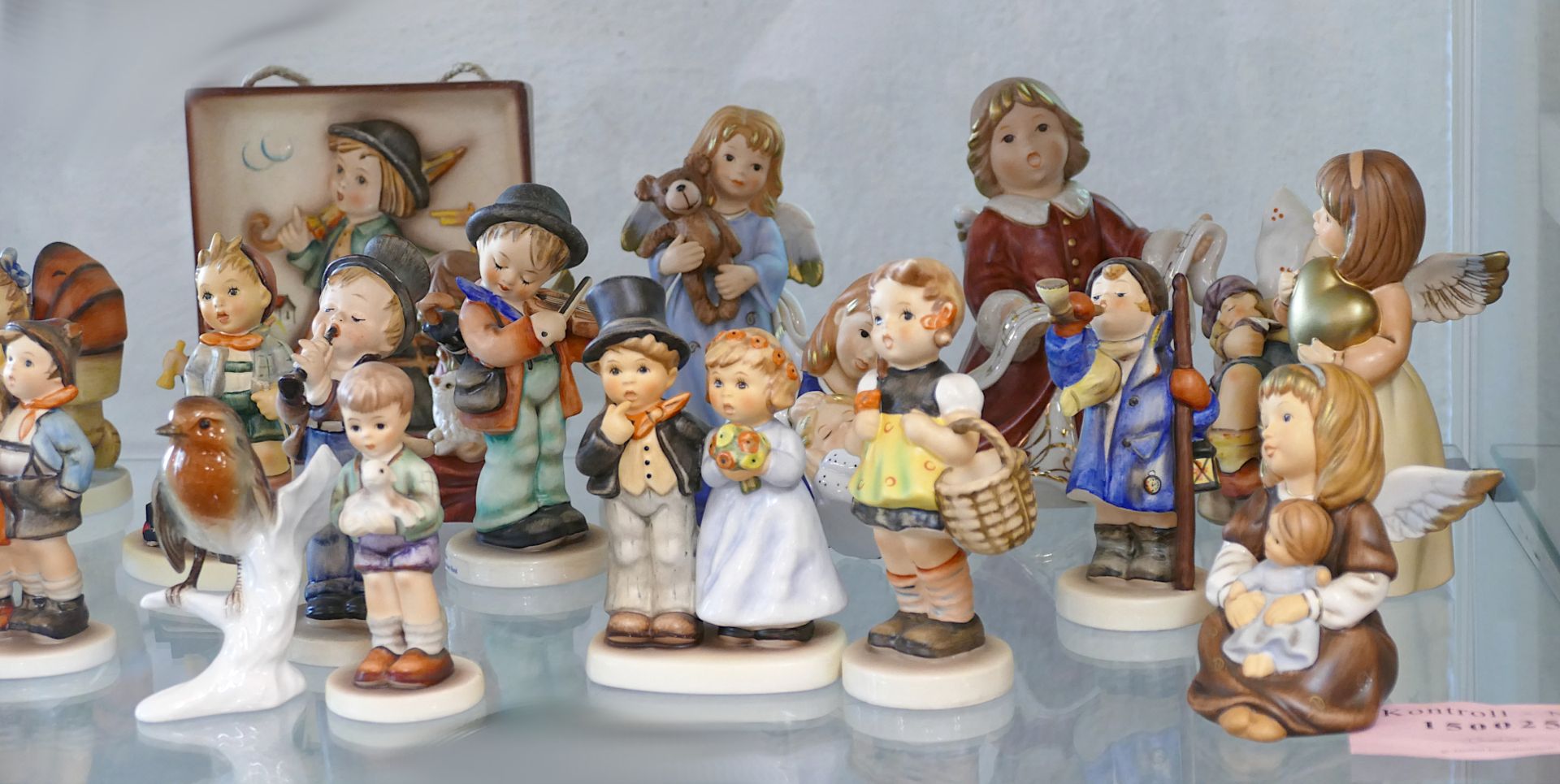 33 Porzellanfiguren GOEBEL, v.a. "Hummel" und "Weihnacht" z.B. "Hausmütterchen" ca. H 12,5cm, "Hochz - Bild 2 aus 3