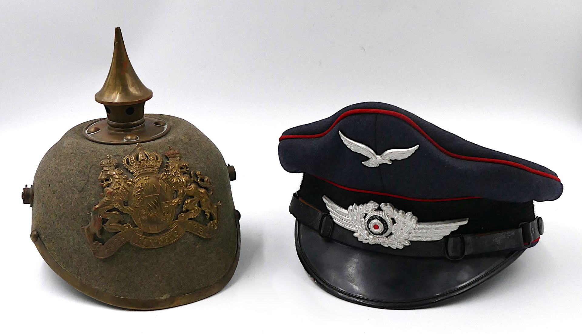 1 Konv. Militaria v.a. 1. WK z.T. 6. Landwehr-Regiment 5. Armee: 1 Helm mit Spitze Bayern Anfang 20.