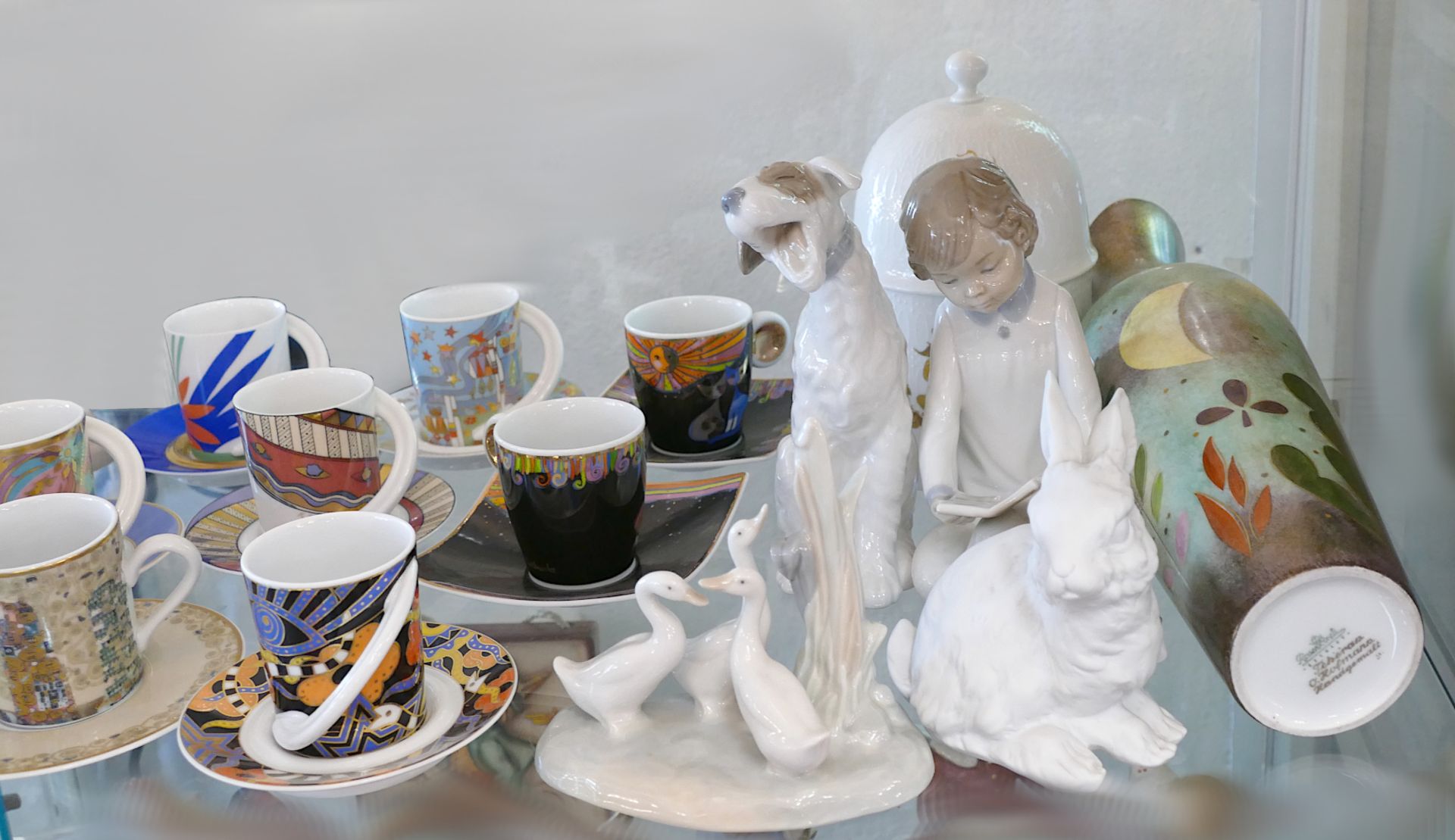 1 Konv.: 9 Sammeltassen ROSENTHAL, GOEBEL, u.a., versch. Designer; 3 Figuren LLADRO "Lesender Knabe" - Image 3 of 3