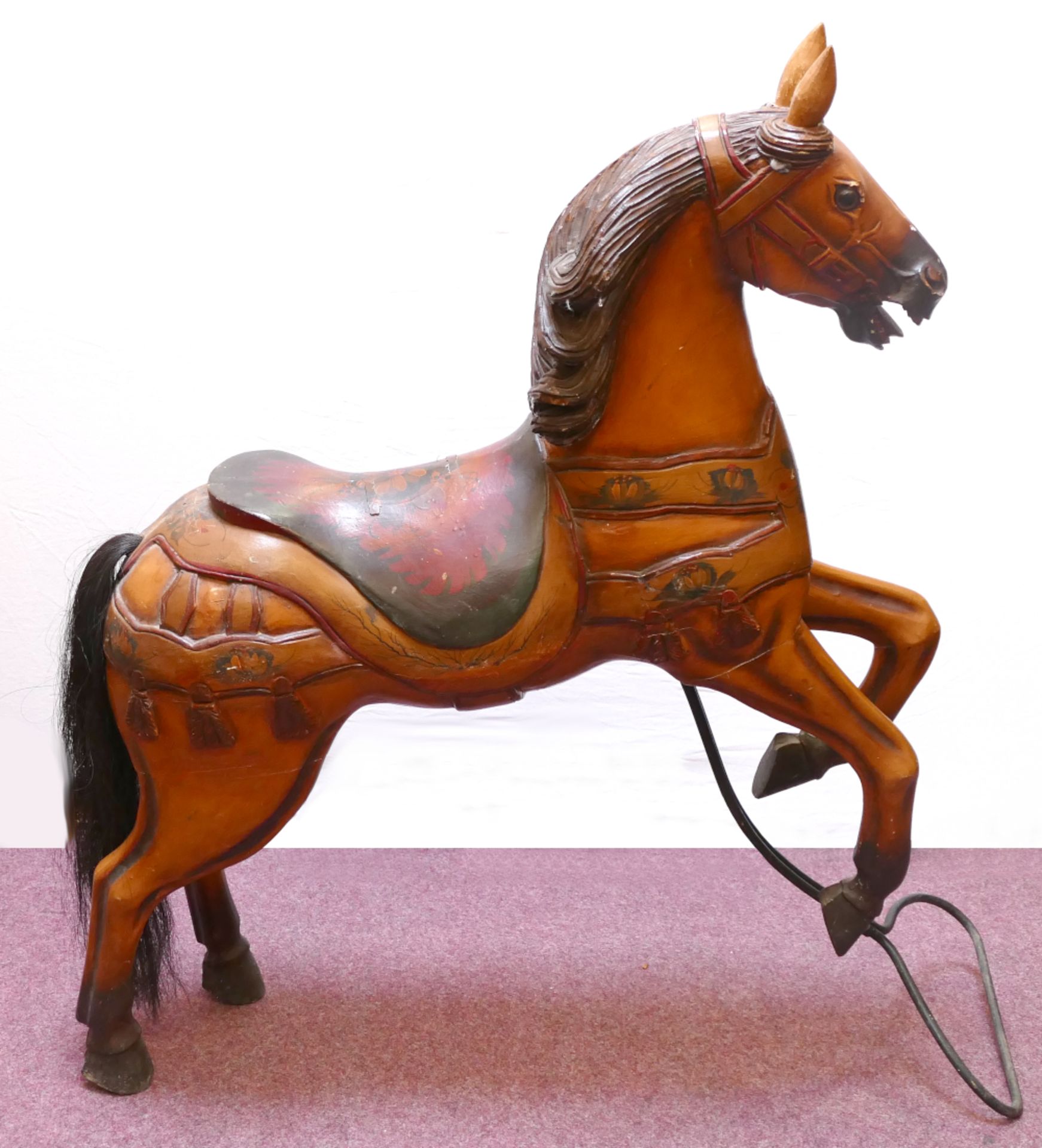 1 Deko-Karussellpferd 20. Jh., Holz bemalt, ca. 123x110x30cm, besch. (Abplatzungen, Risse, u.a.), As - Bild 2 aus 6