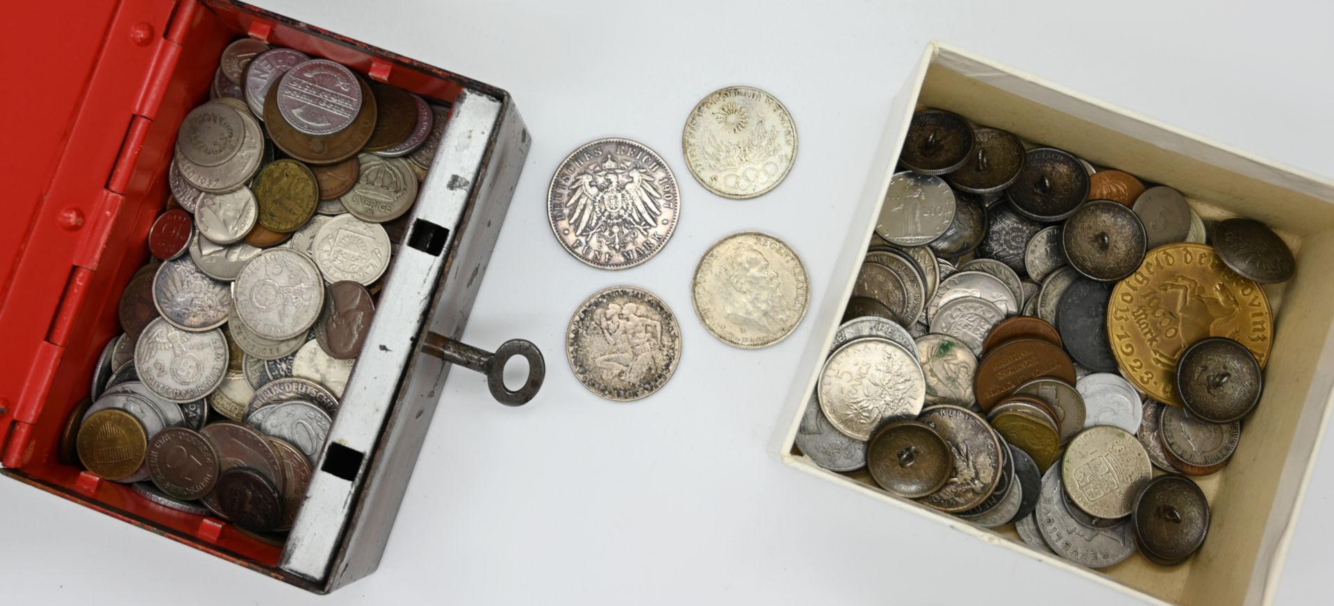 1 Konv. Münzen/Medaillen: Silber/Metall u.a., z.B. Dt. Reich 3/5 Mark, II. WK, BRD 5/10 DM, Zahlgeld