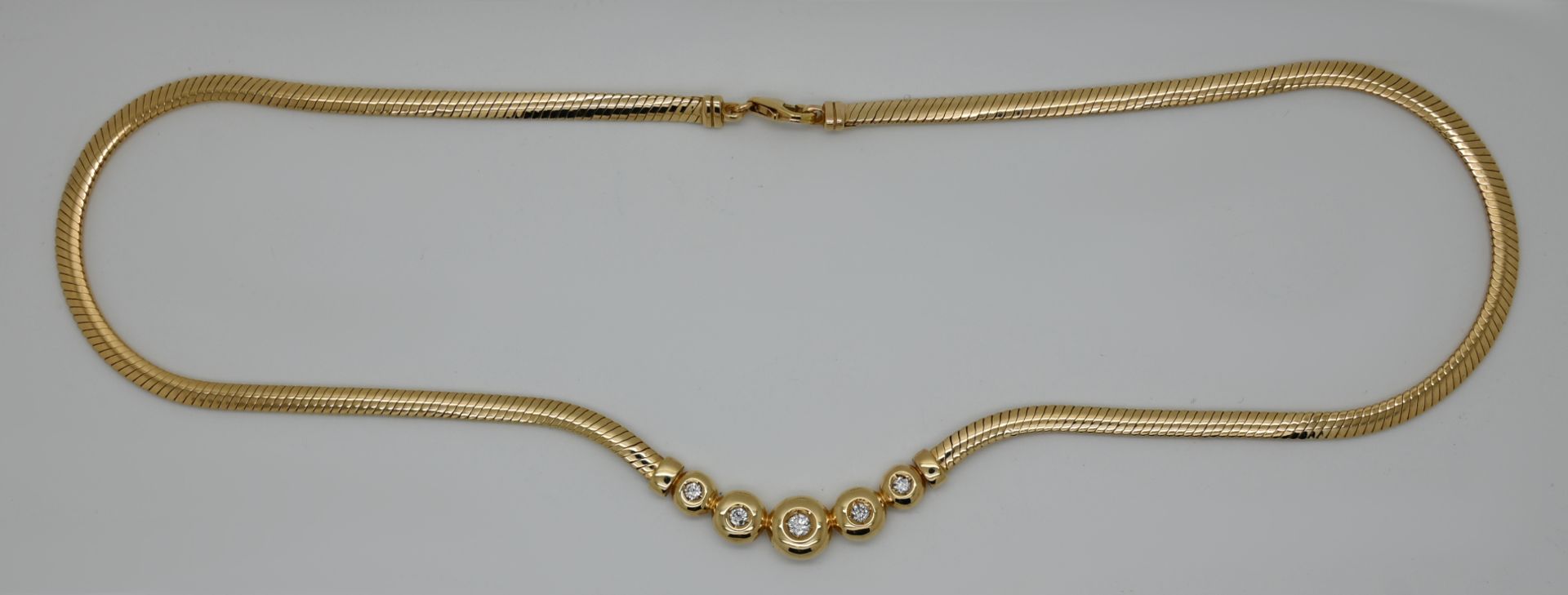 1 Collier GG 14ct., mit 5 Brillanten bis zu ca. 0,12ct., min. Tsp.