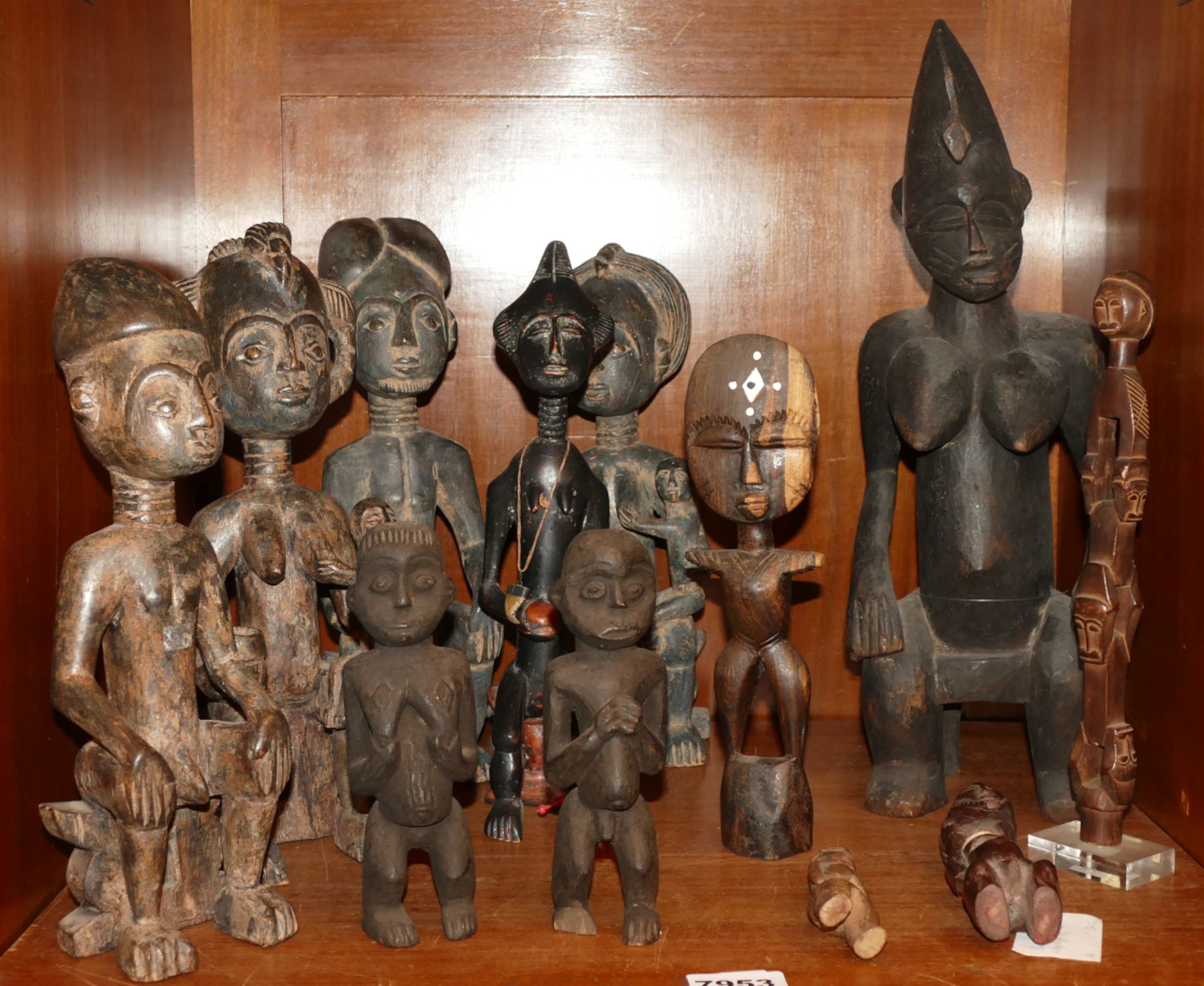 12 afrikanische Holzfiguren versch. Größen und Provenienzen z.B. 1 Baluba-Häuptlingsfigur (Kongo) lt - Bild 2 aus 2