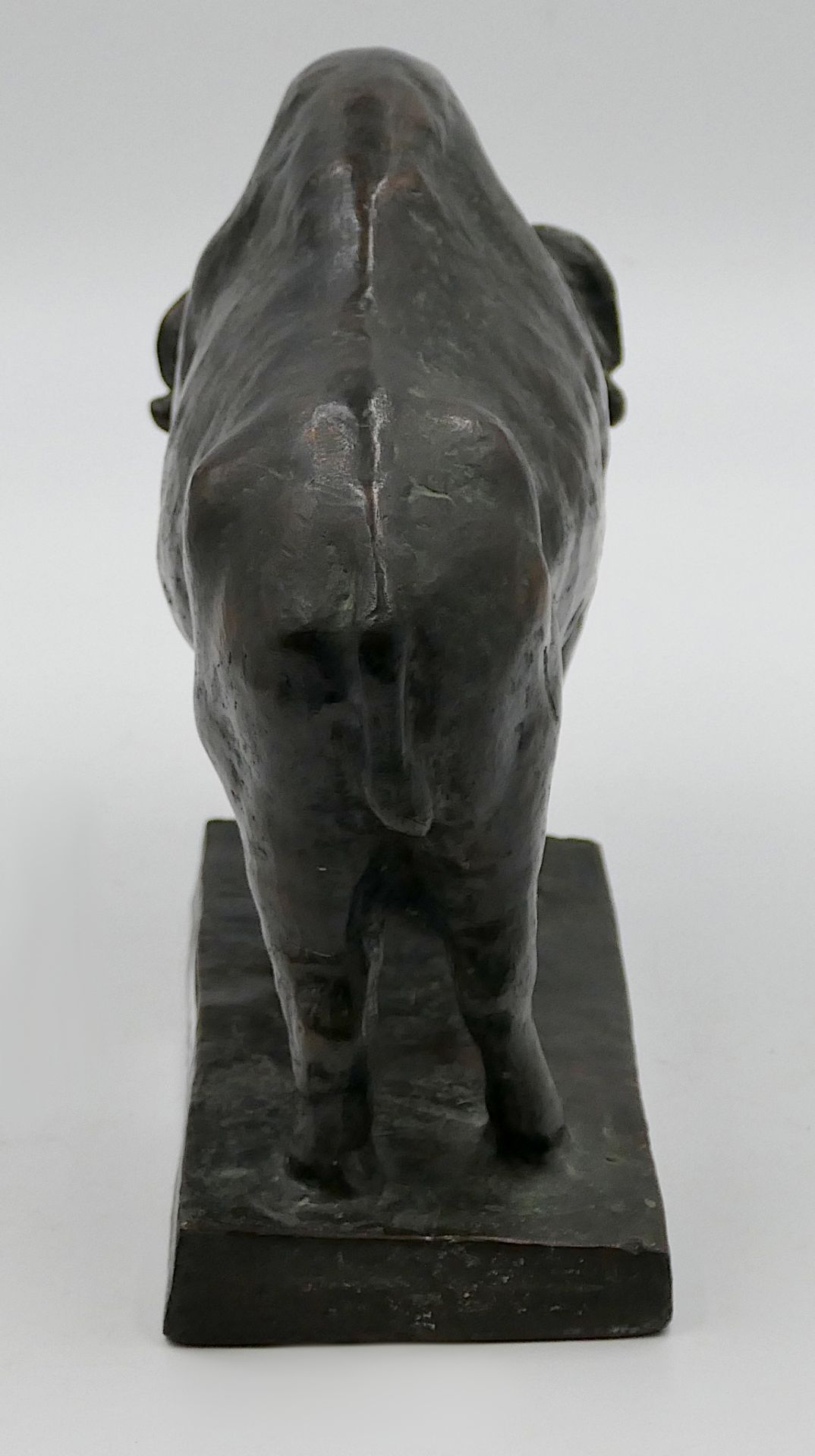 1 Bronzefigur unsign. (wohl 20. Jh.) "Bison" ca. L 30cm, H mit Sockel ca. 21,5cm, Asp. - Image 4 of 4