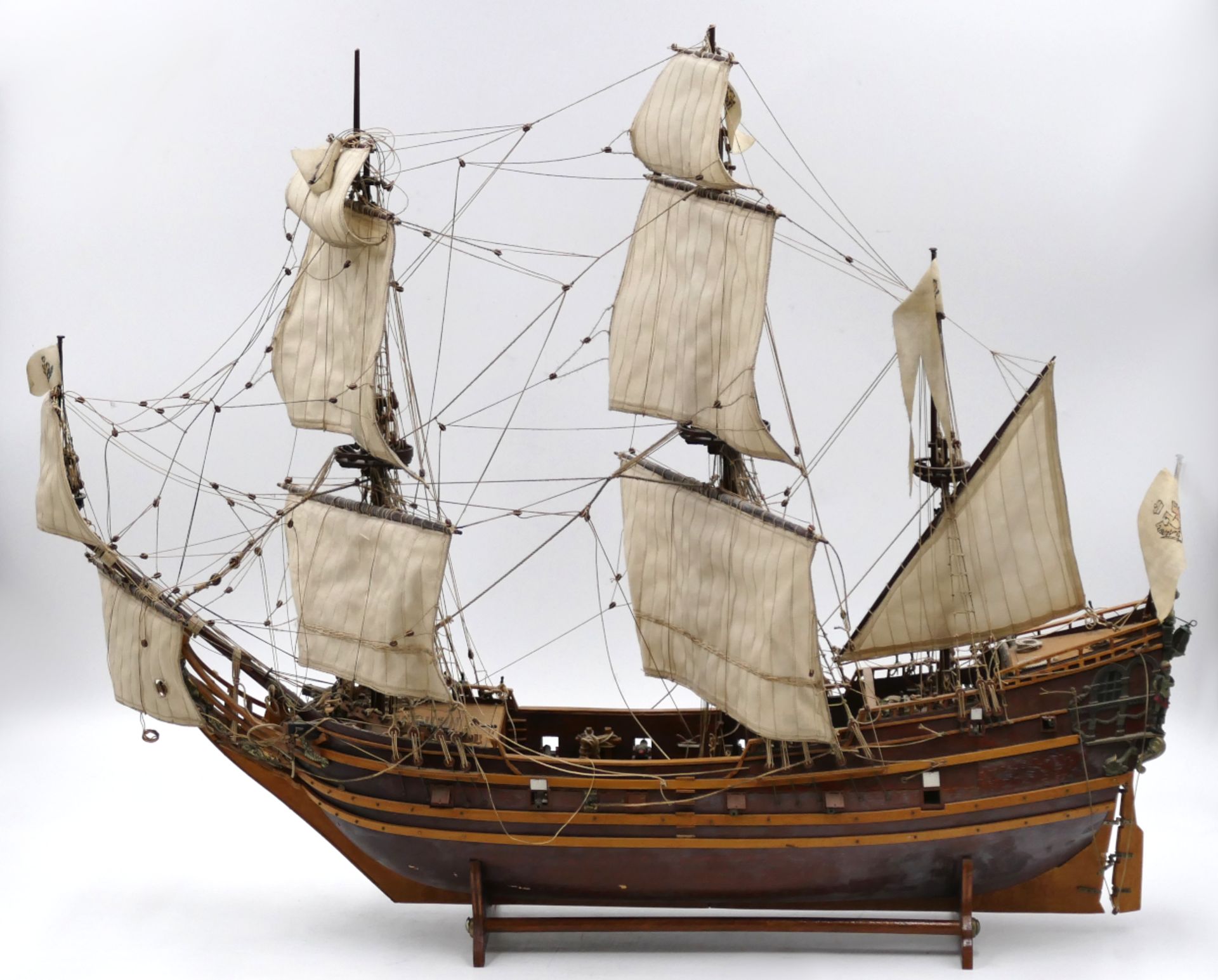 2 Segelschiffmodelle 20. Jh. Holz u.a.: Schwedischer Schnellsegler AMPHION ca. L 85cm, Viermaster ca - Image 2 of 2