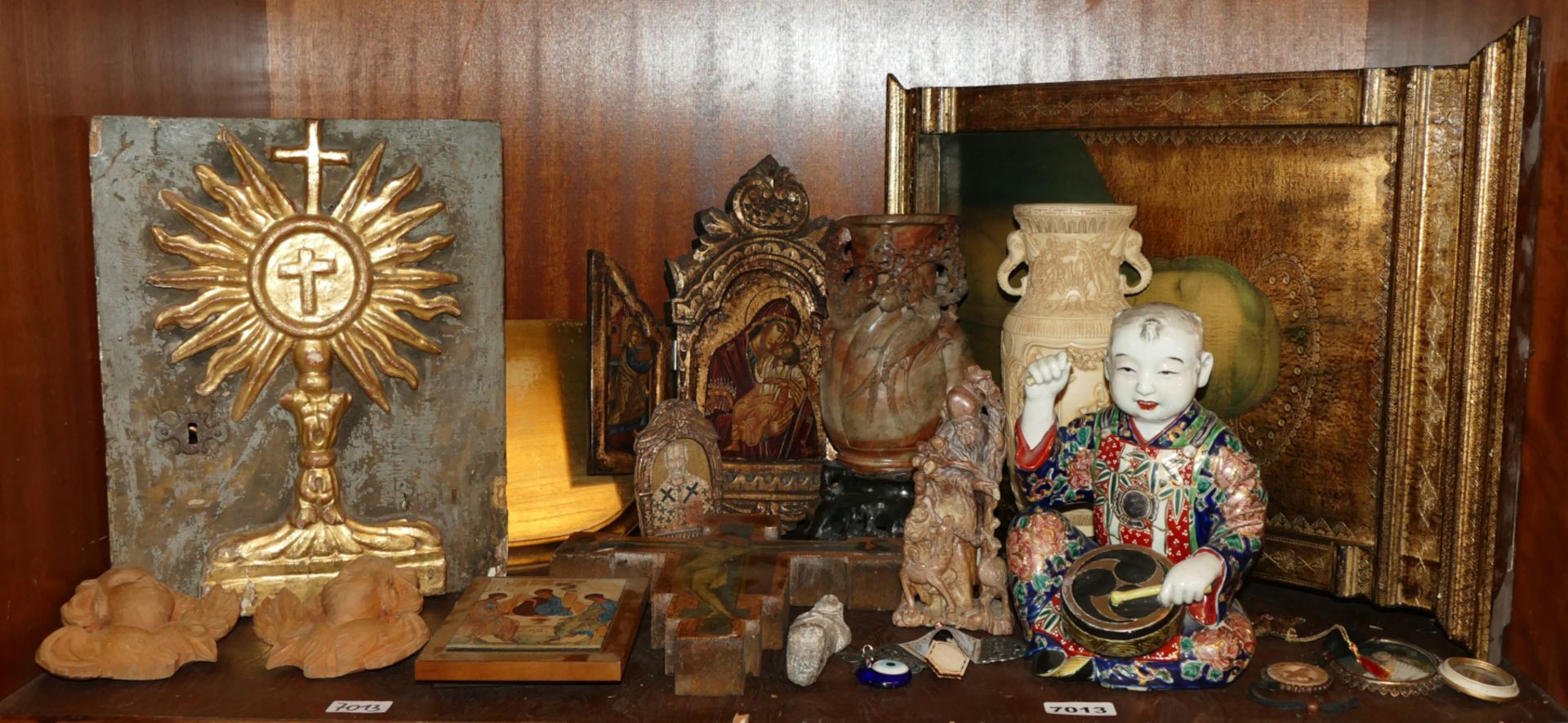 1 Konv. Dekorationsobjekte z.T. religiös/asiatisch, z.B. Tabernakeltür ca. 37,5x30cm, 1 Vase "Paradi - Bild 2 aus 2