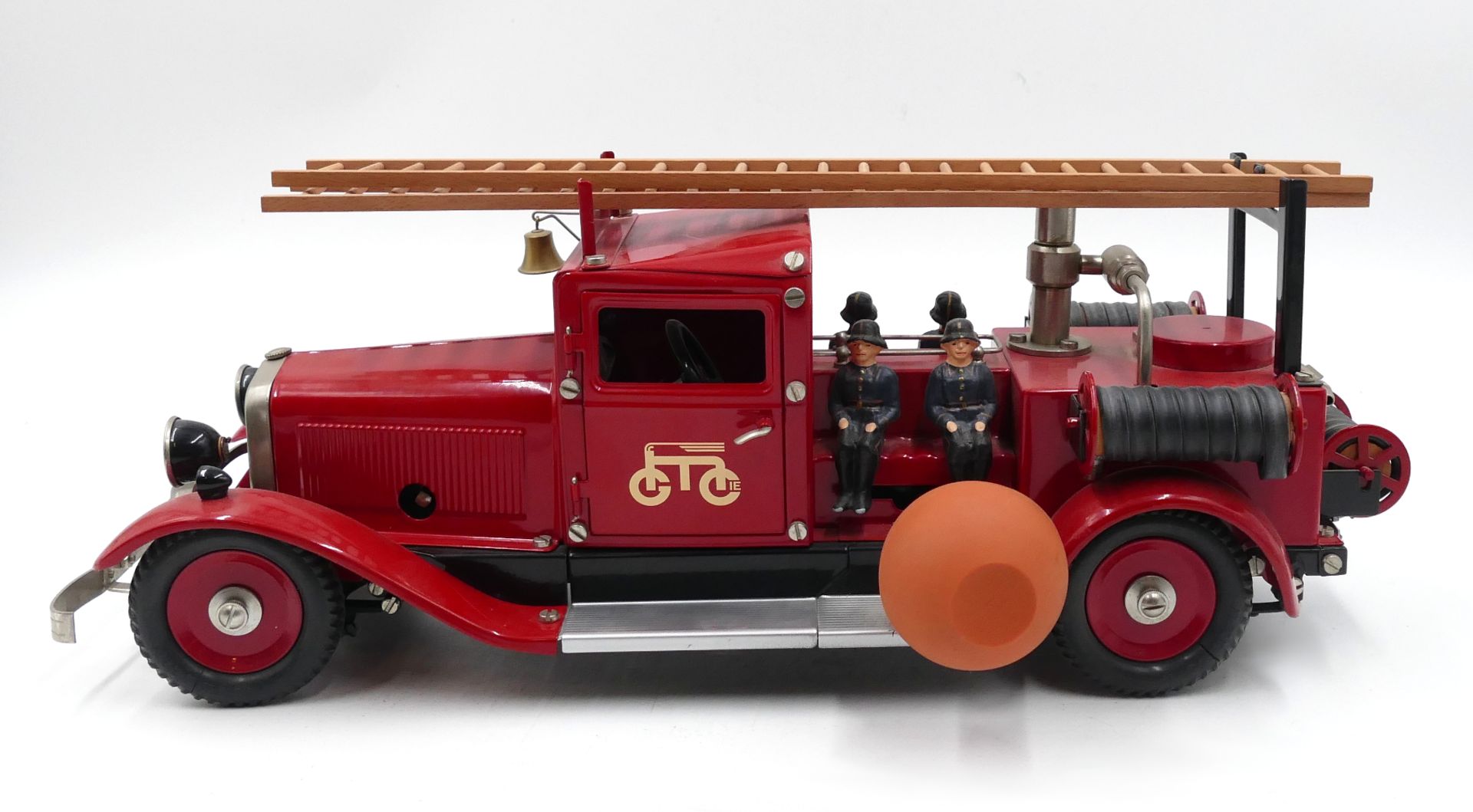 2 Feuerwehrleiterwagen je MÄRKLIN: 1x "Werksfeuerwehr Göppingen" auf Stoßstange "IIIX-1991" ca. L 45 - Bild 9 aus 12