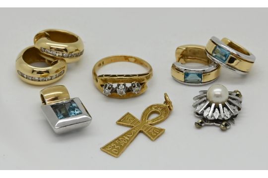 1 Konv. Schmuck, GG/WG je 14ct., z.T. mit Brill. bis zu ca. 0,07 ct., wohl mit Blautopasen sowie 1 A