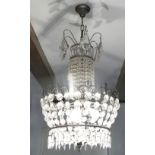 2 Lüster, wohl Kristall / Glas, Durchmesser bis ca. 38 cm, Asp.