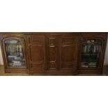 1 Bücherschrank (mit Inhalt), Nussbaum, 1960er Jahre, mit Gitter, L ca. 370 cm, H ca. 149 cm, 54 cm,