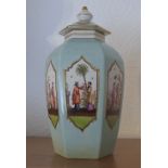 1 Deckelvase Dresden, türkiser Fond, „Asiatische Szenen“, goldstaff, H ca. 27, Asp.