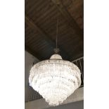 1 Lüster, mehrflammig, Glasbehang (Achtung: muss mit großer Leiter selbst abgebaut werden),