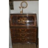 1 Intarsien-Schreibtisch Stil, reich intarsiert, 2 Teile Meissen Vase und Teller, Asp.