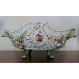 1 Obstschale Meissen, Durchbrucharbeit mit Blumendekor, H ca. 21 cm B ca. 55 cm T ca. 37 cm, Asp.