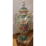 1 Bodenvase mit Deckel Herend, türkiser Fond mit Blumenmalerei, goldstaff., H ca. 101 cm, Asp.