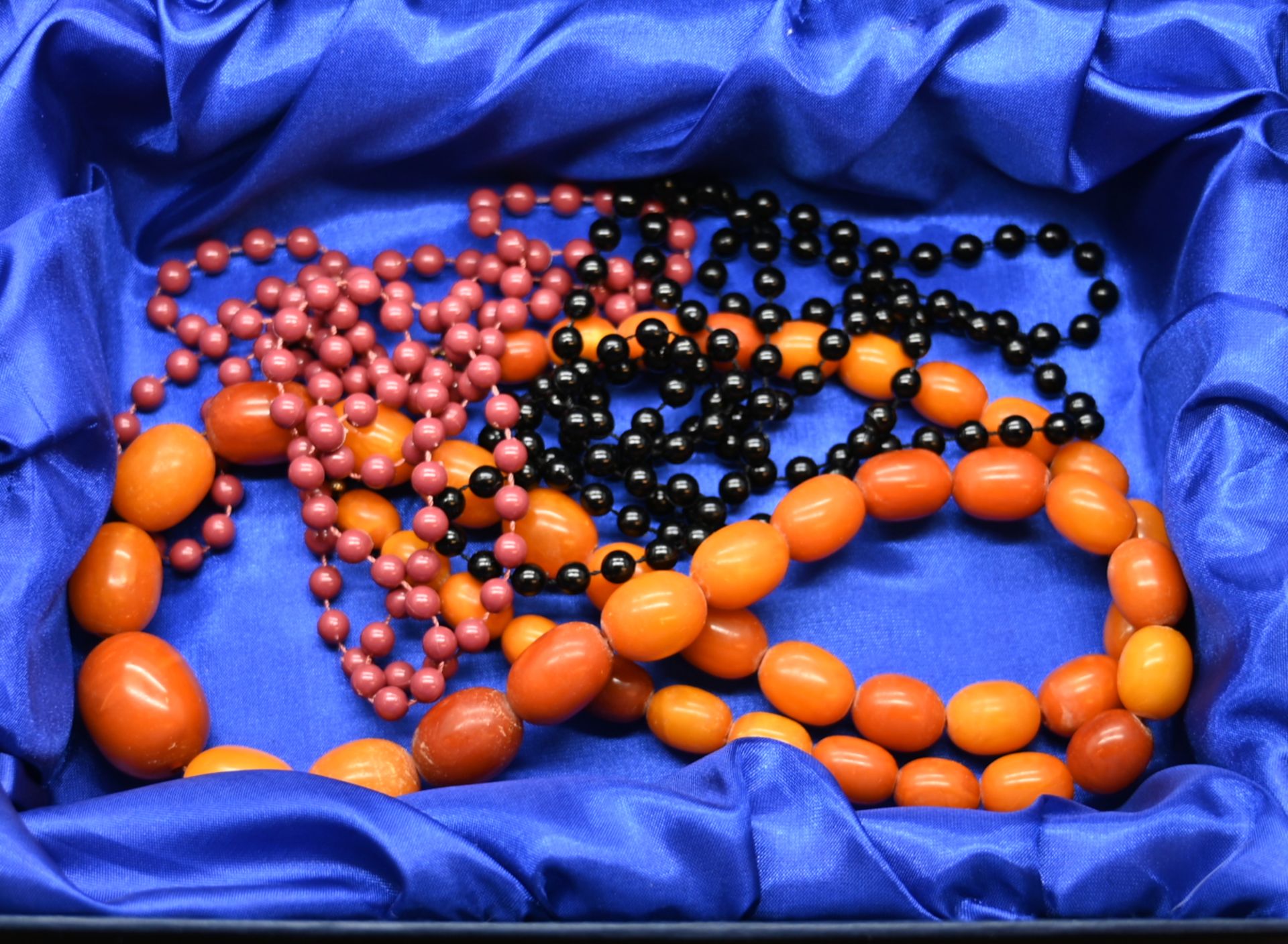 1 Damenring GG 18ct. mit Perlen, 1 Perlclip, 1 Paar Ohrstecker und 1 Verschluss GG/WG je 14ct., z.T. - Bild 2 aus 2