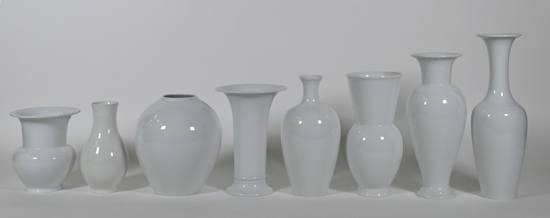 Acht verschiedene Vasen, KPM Berlin