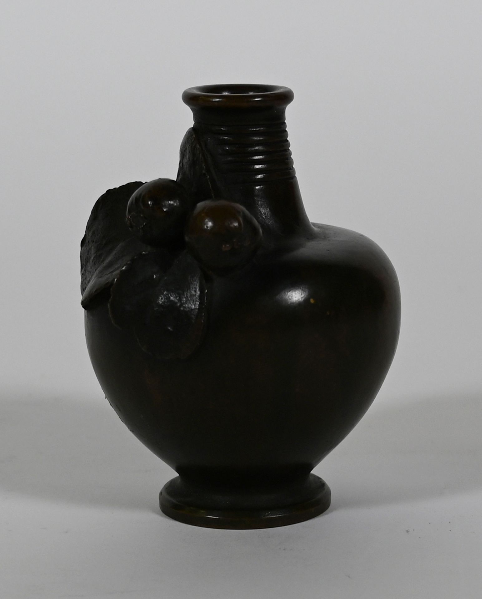 Vase, Bronze