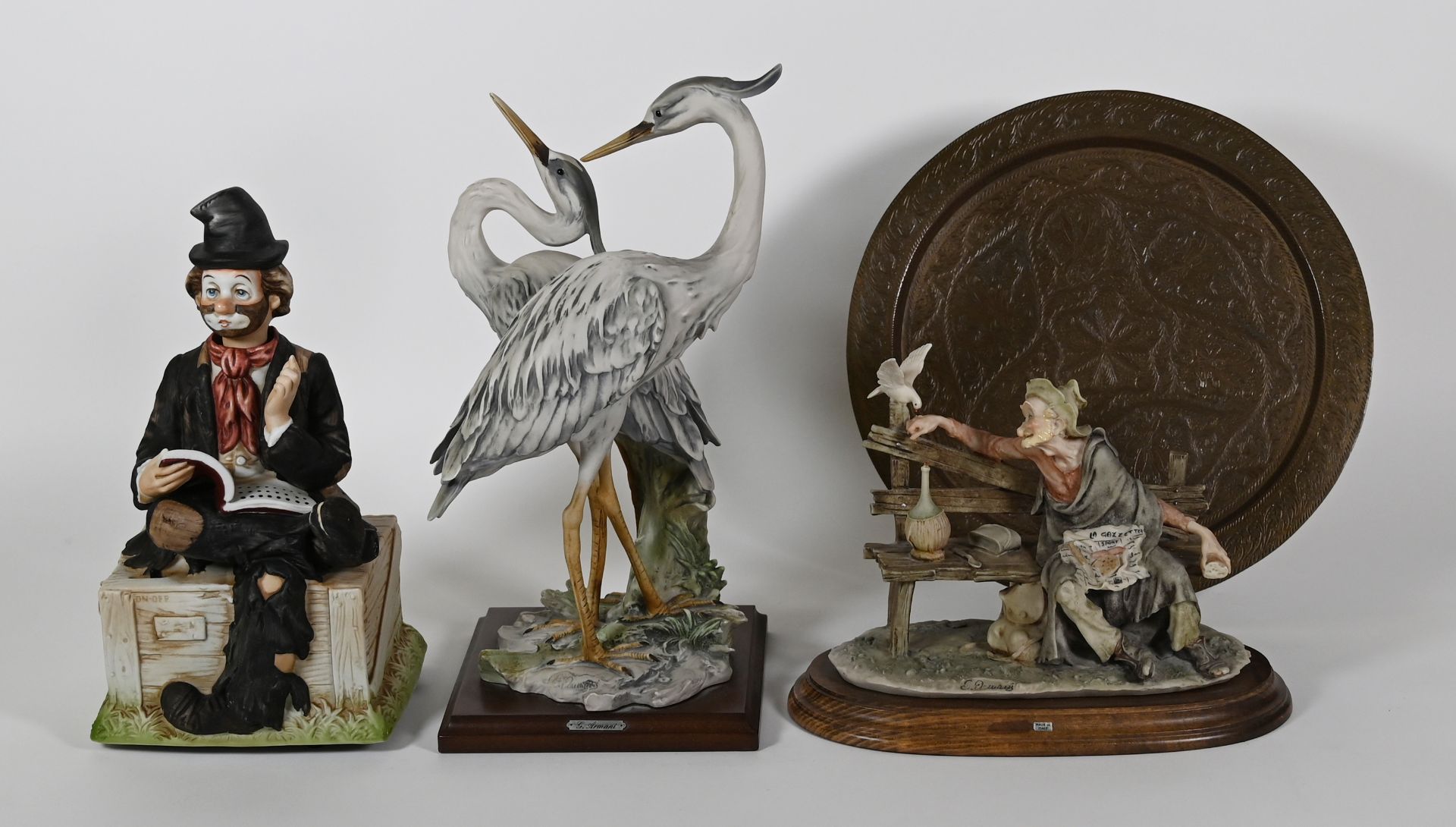 Drei Porzellanskulpturen: