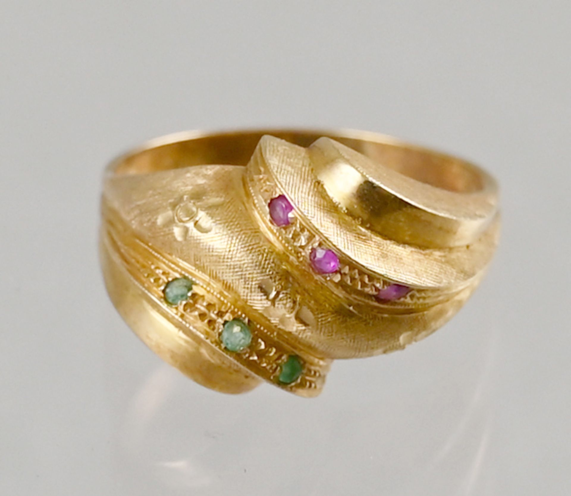 Ring, 18 K GG, ornamentiert