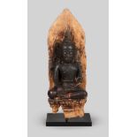 Buddha auf Thron, Holz