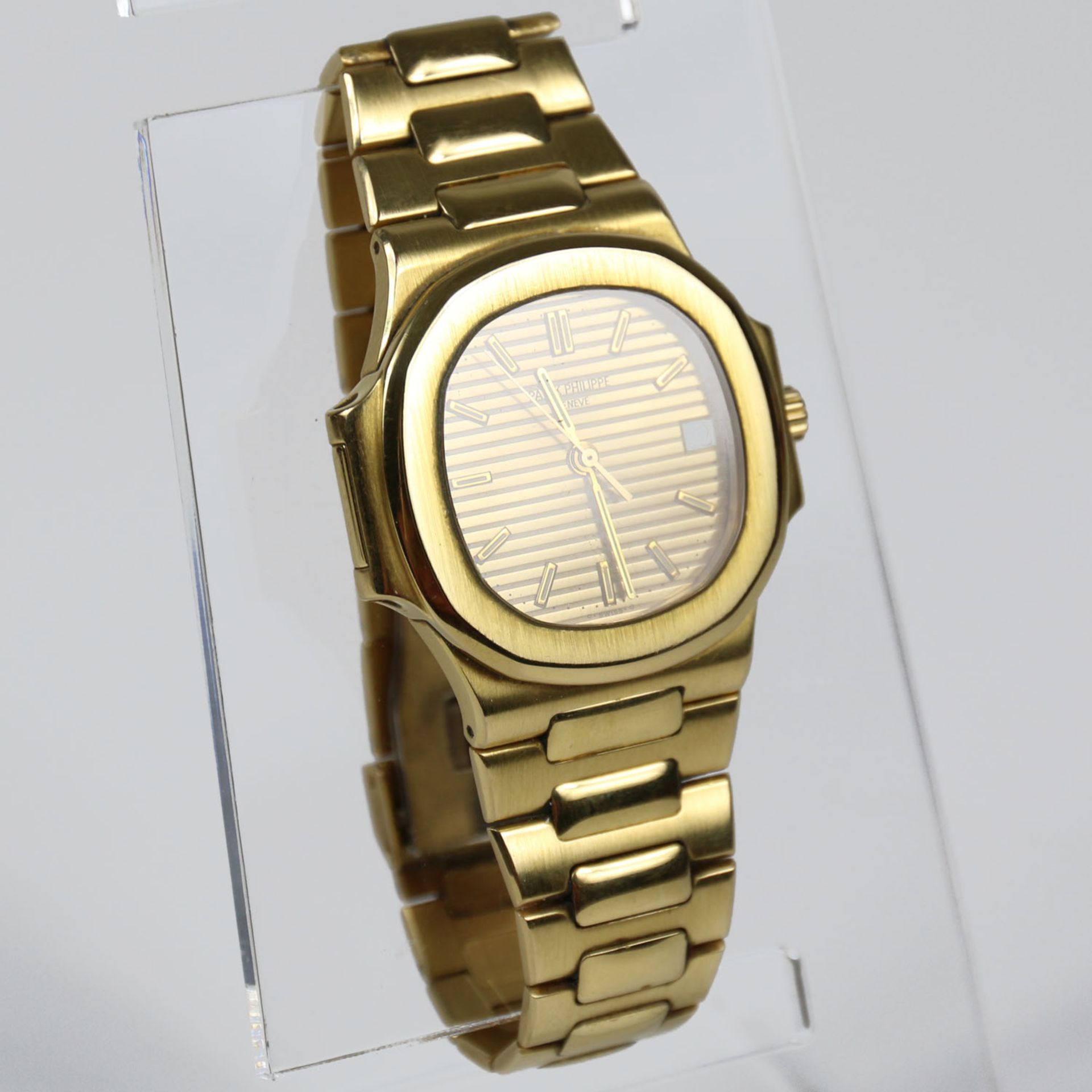 HAU/Patek Philippe Nautilus 3800/001 - Image 10 of 13