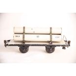 Märklin S 1, 1993 Gasröhrenwagen weißgrau. 3 liegende Gaszylinder. L24,5 Z2-