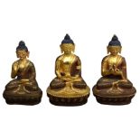Drei sitzende Buddhas
