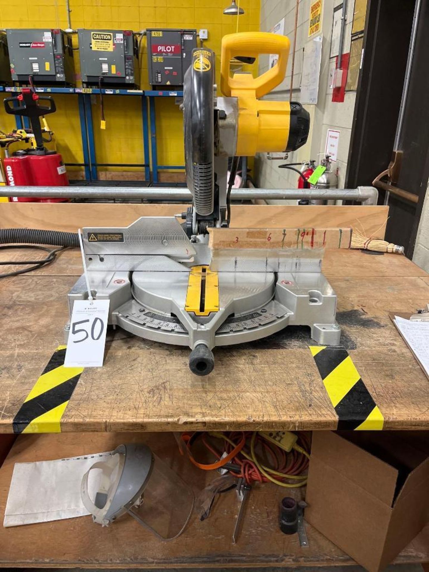 Dewalt 12" Compound Miter Saw