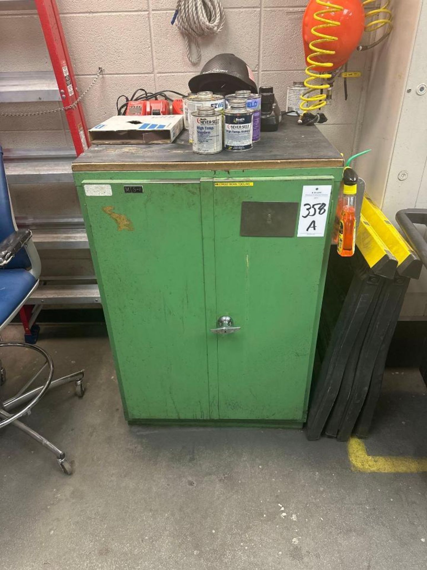 6 Drawer Steel Tool Cabinet w/ Contents