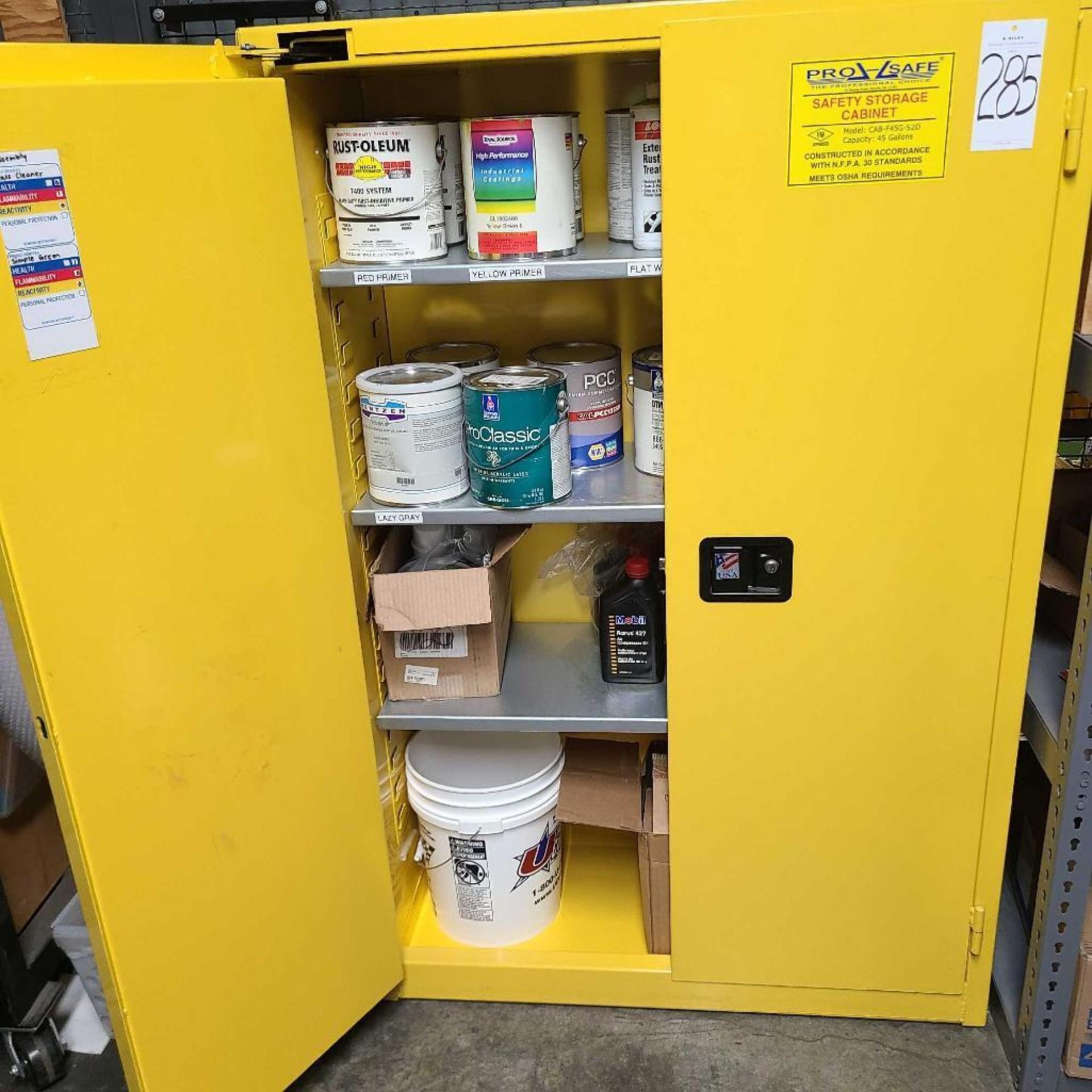 Flammable saftey storage cabinetl