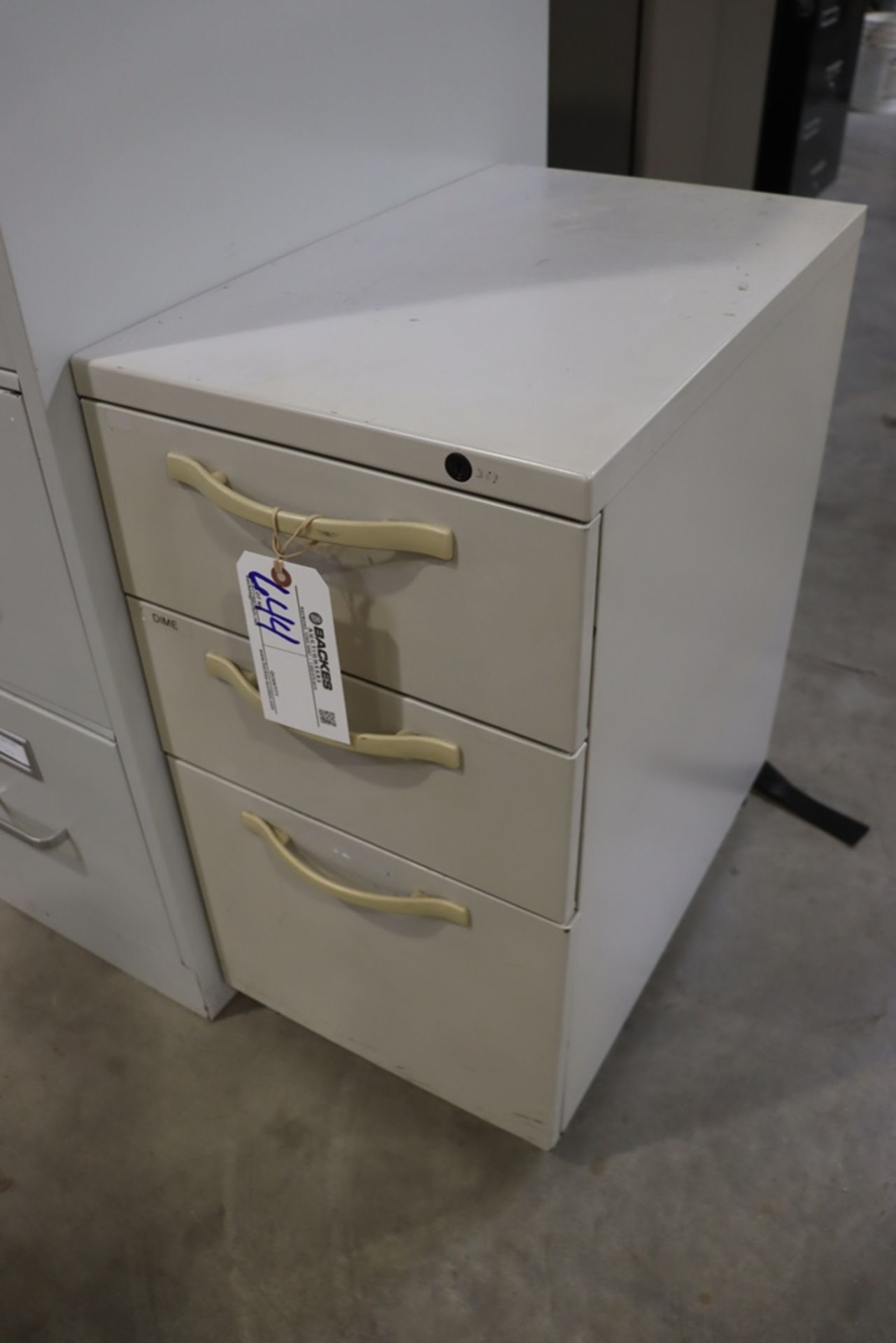 Portable 3 drawer desk cabinet - Image 2 of 2