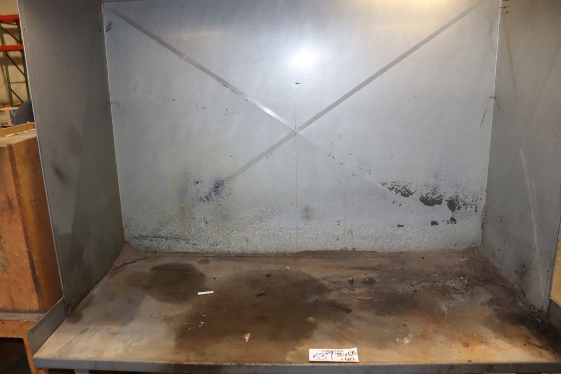 30" x 60" Galvanized spray booth w/ work table & blower - Bild 3 aus 6
