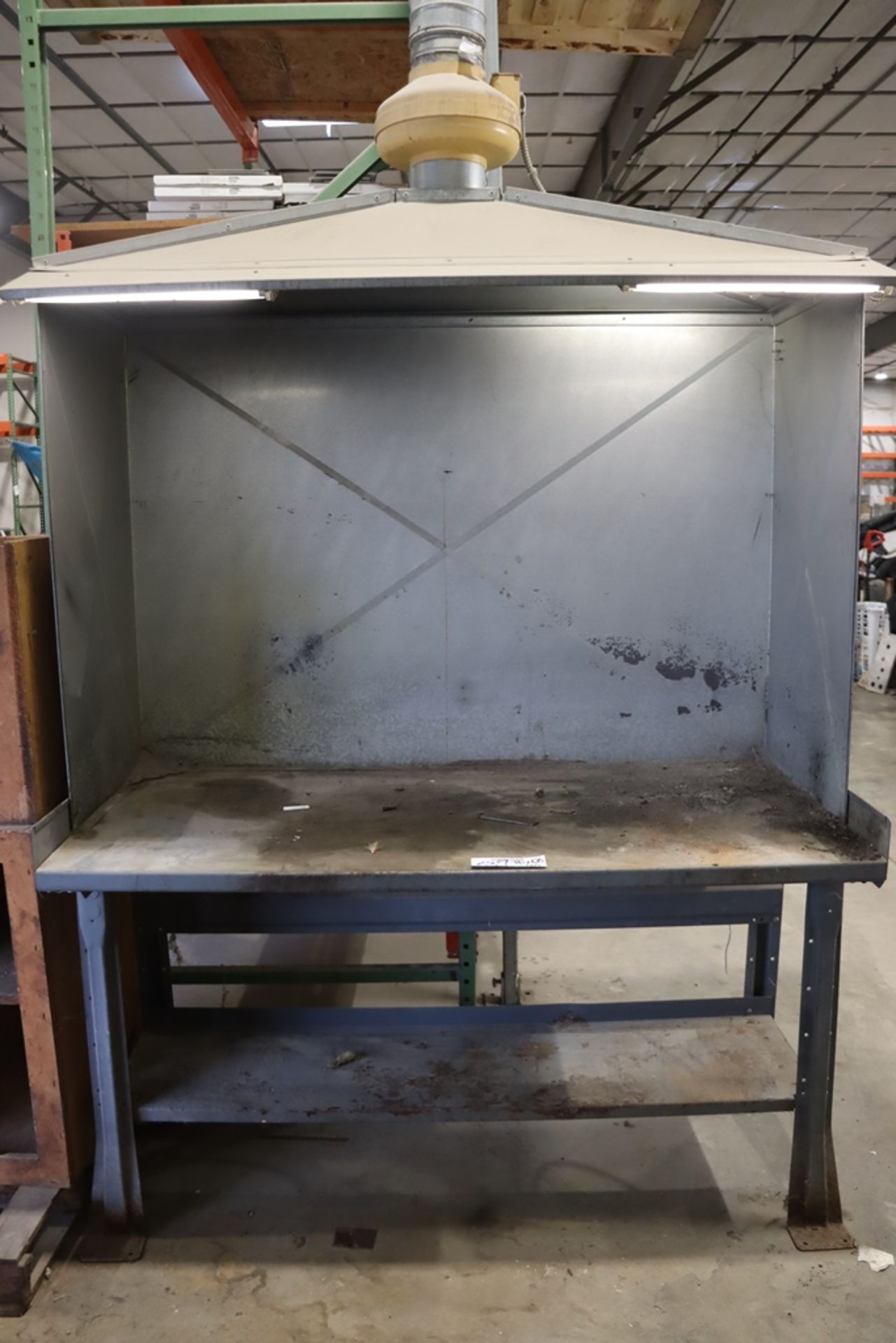 30" x 60" Galvanized spray booth w/ work table & blower - Bild 2 aus 6