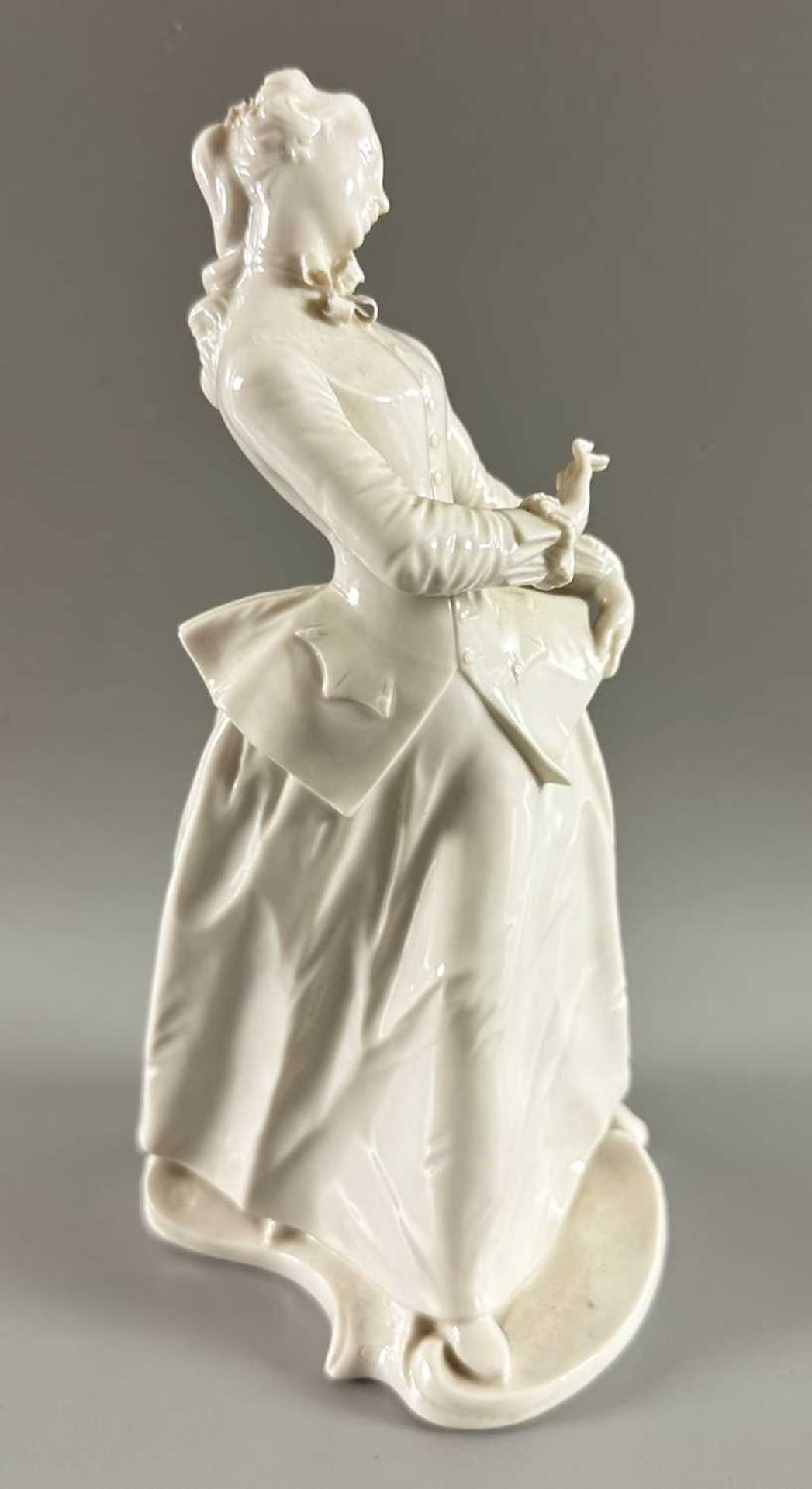 Bustelli, Franz Anton (1723-1763) Entwurf, Nymphenburg Porzellan weiß Figur Julia - Bild 5 aus 7