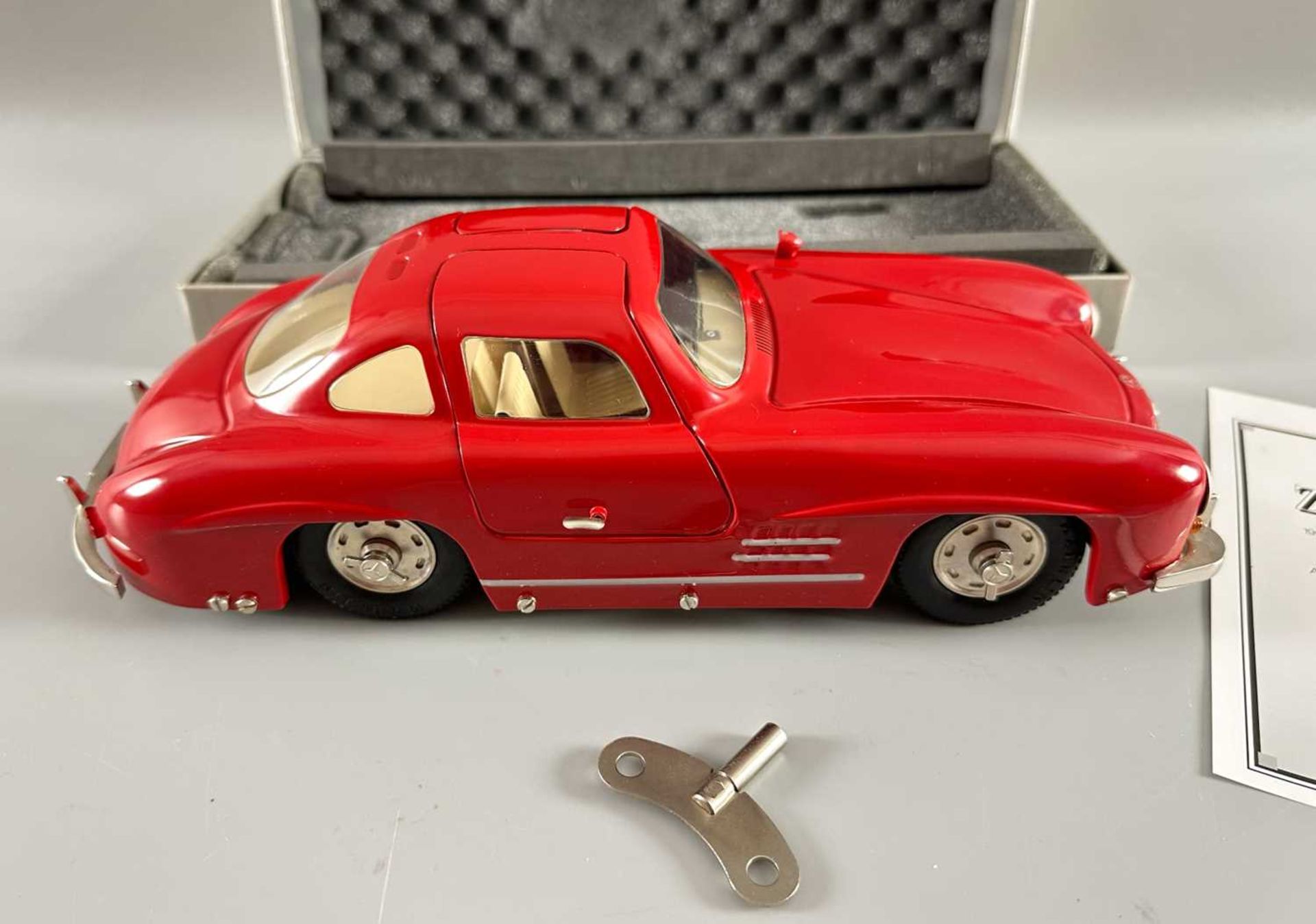 Märklin Metall 1993 1092 Mercedes 300 SL rot, mit Originalverpackung und Zertifikat