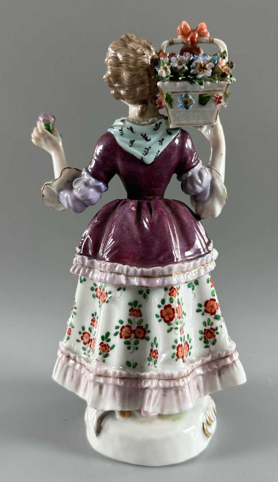 Porzellan Figur Blumenmädchen, unidentifizierte blaue Radmarke und Ritzzeichen - Bild 6 aus 8