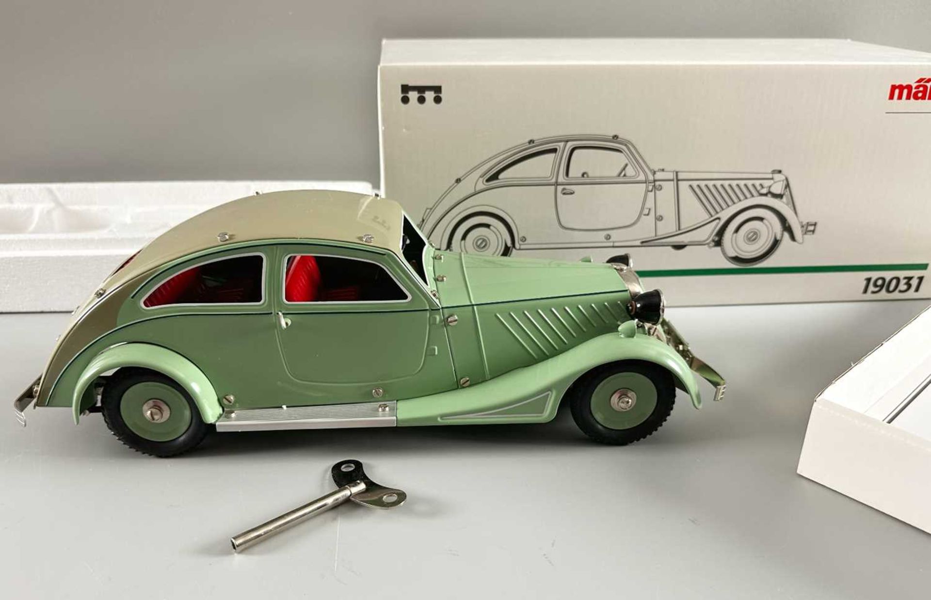 Märklin Metall 19031 Stromlinien Limousine, mit Originalverpackung und Zertifikat