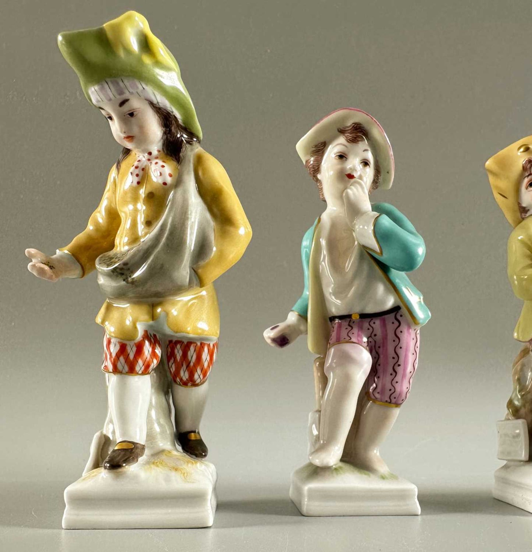 Meyer, Friedrich Elias (1723-1785) Entwurf, KPM Berlin 5 Porzellan Monatsfiguren Sternzeichen - Bild 3 aus 10