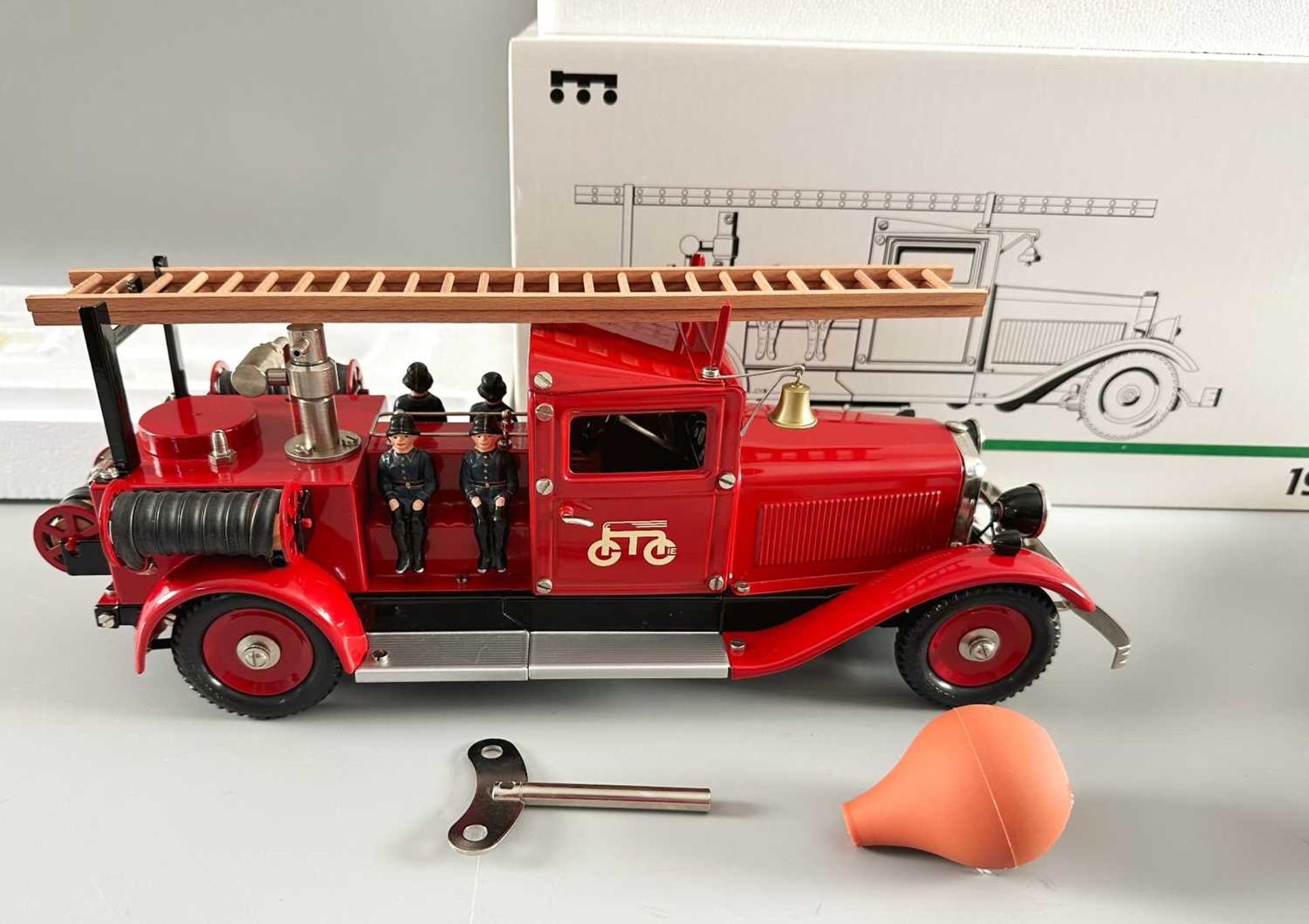 Märklin Metall 19034 Feuerwehr Löschfahrzeug, mit Originalverpackung und Zertifikat
